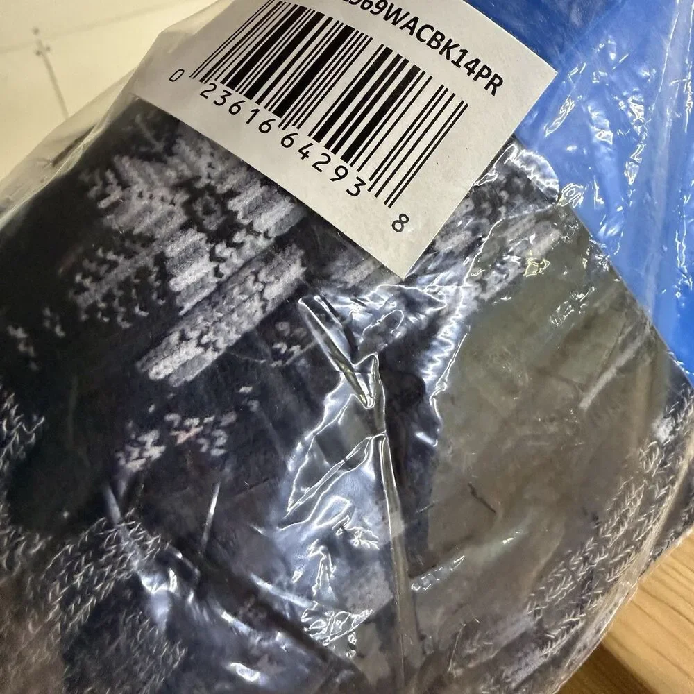 New Columbia Womens 4 Pair Crew Socks. Sz 4-10, Black With snowflakes, Stripes